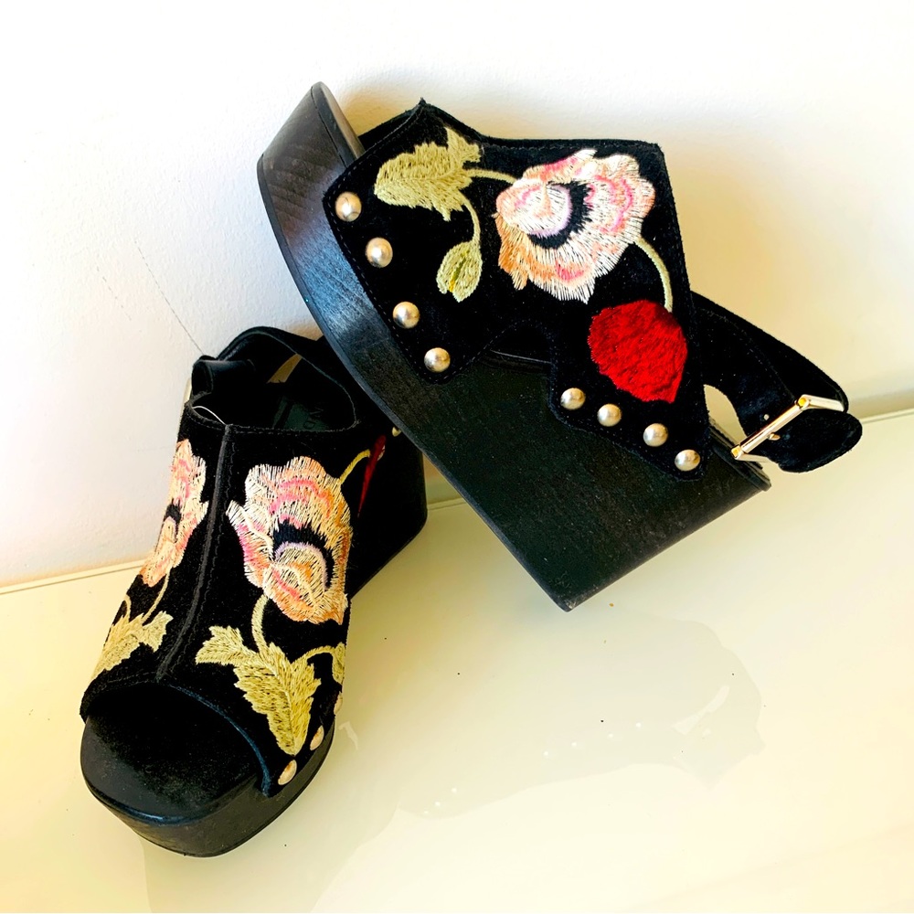 Alexander McQueen Embroidered Black Suede Platform. Size 37.
